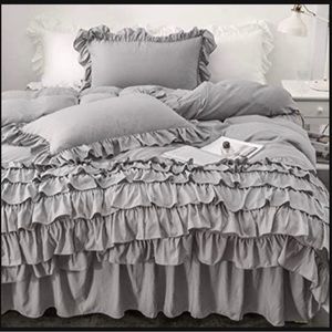 Queen Ruffle Duvet Cover & Pillow Shams
